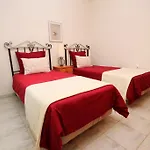 Elena Villa *